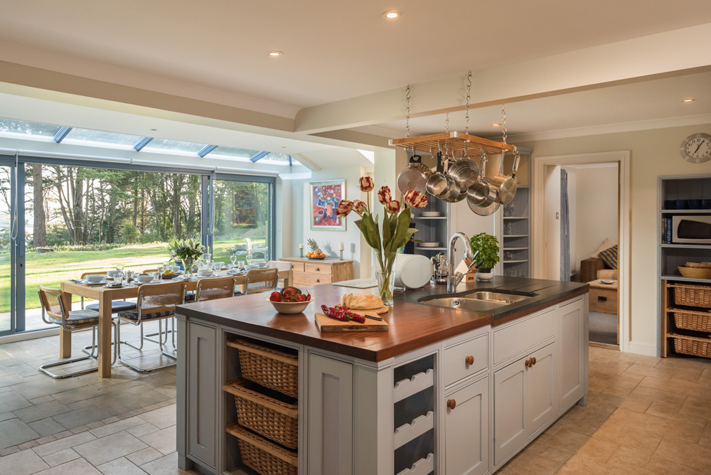 Holiday Home Kitchen and Dining Area - Clouds Rock Cornwall